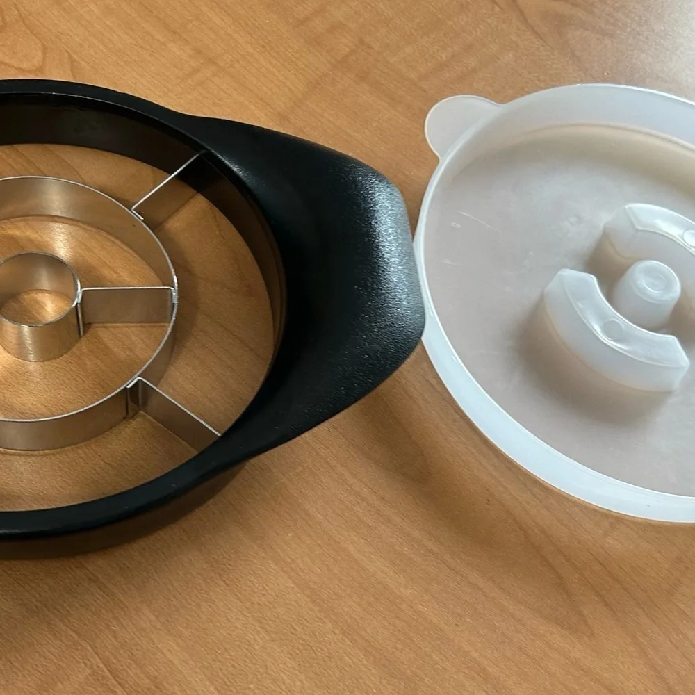 pampered chef slicer pineapple/mellon corer-wedger new condition kitchen utensil
